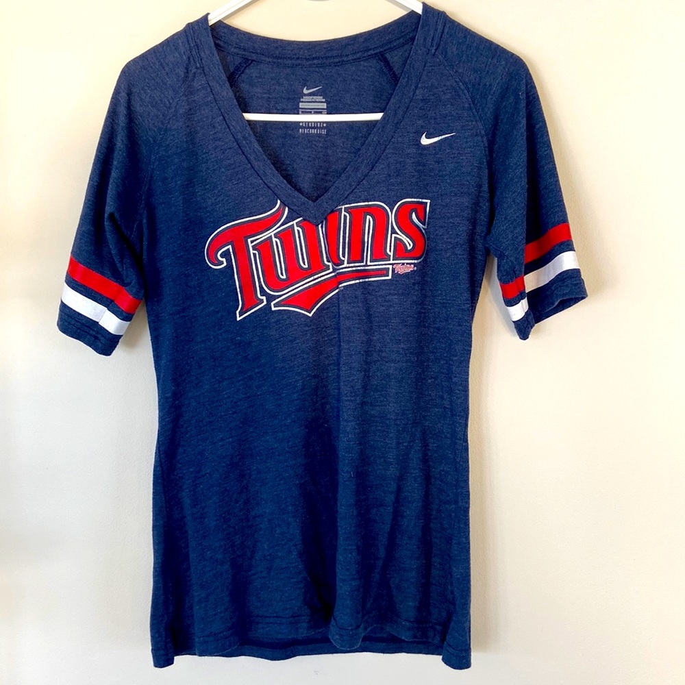 Minnesota twins v neck t size sm